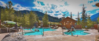 Cozy 2 bdrm mountain escape!