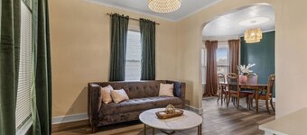 Downtown Retreat - Cozy Home Near Iconic Downtown