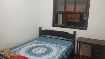 Cofres nos quartos, cortinas blackout, quartos à prova de som