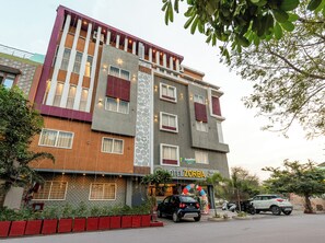 Exterior - Treebo Premium Zorba - Hoshangabad Road (Bhopal)