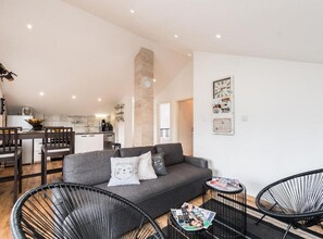 House (Four Bedroom Holiday Home) | Living room | 32-inch flat-screen TV with digital channels - Relaxing Bisko Retreat With Outdoor Pool, Furnished Terrace and BBQ (Trilj)