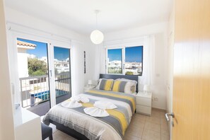 3 bedrooms, in-room safe, iron/ironing board, travel cot - Villa Blue, Beautiful 3BDR Pernera Villa with Pool, Very Close to the Beach (Protaras)