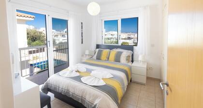 Villa Blue, Beautiful 3BDR Pernera Villa with Pool, Very Close to the Beach