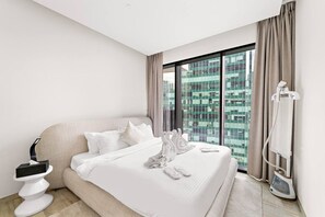 1 slaapkamer, een bureau, een strijkplank/strijkijzer, wifi