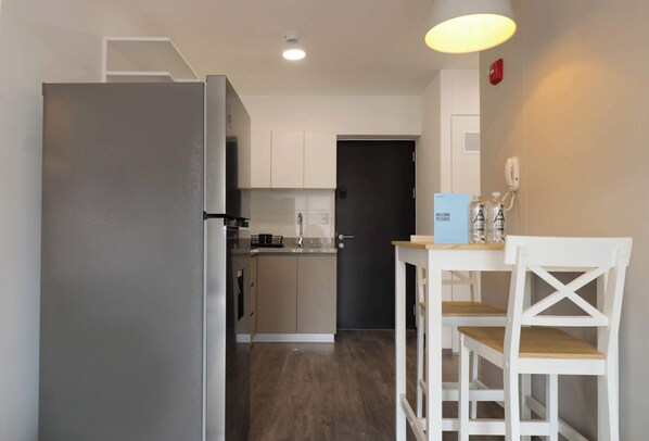 Fridge, microwave, stovetop, coffee/tea maker - w* | Majestic 1BR w/ Perfect Balcony in Cusco (Cusco)