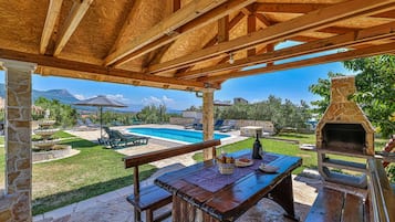 Villa (Eight Bedroom Villa with Pool and Gym) | Fireplace