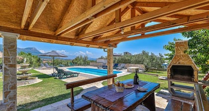 Exquisite Spacious Villa Bufaline With Pool and Gym