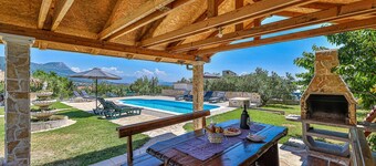 Exquisite Spacious Villa Bufaline With Pool and Gym