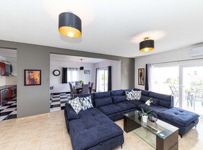 Villa (Eight Bedroom Villa with Pool and Gym) | Living room