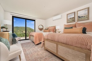 6 habitaciones, escritorio y tabla de planchar con plancha 