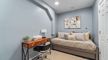3 bedrooms, desk, iron/ironing board, travel crib