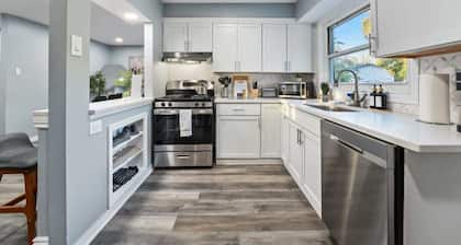 Family Escape w/ Large Yard + Near Oakbrook Mall | LCP Collection