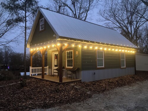 Broyles Landing Cottage at Lake Hartwell SC