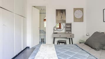 1 habitación, tabla de planchar con plancha, wifi gratis y ropa de cama