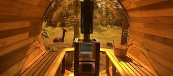 Forest House Hoeve de Zuidrand, Veluwe. Large garden, sauna, hot tub, privacy & alpacas