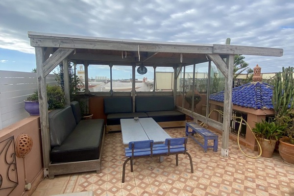 Furnished terrace with view of the city and the ocean in the distance
