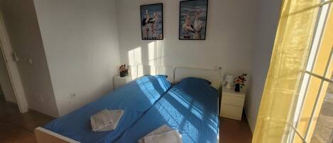 2 habitaciones, tabla de planchar con plancha, wifi y ropa de cama