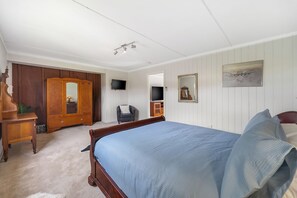 2 bedrooms, travel crib, WiFi, bed sheets