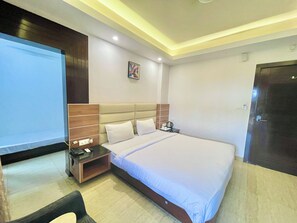 Desk, laptop workspace, free WiFi, bed sheets