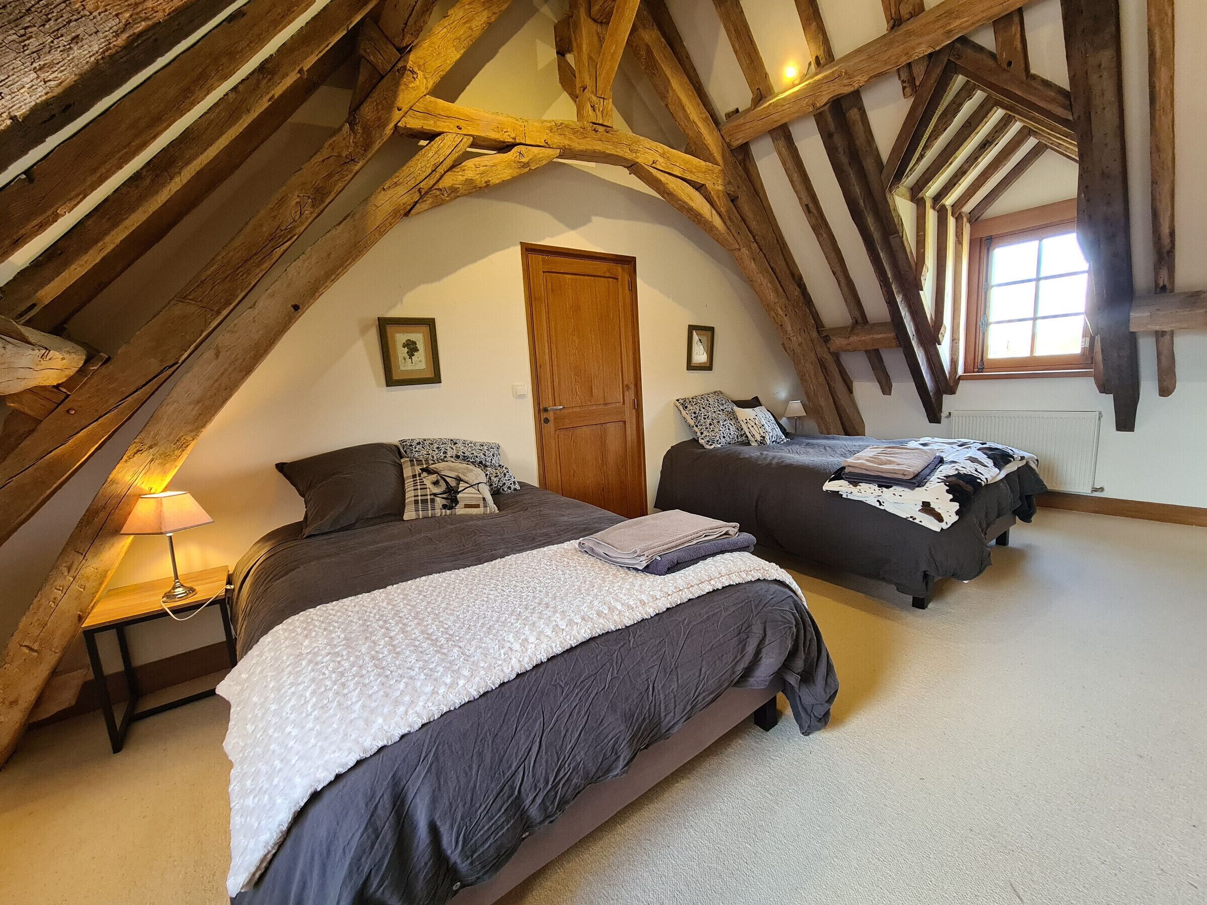 4 chambres, bureau, Wi-Fi gratuit, draps fournis