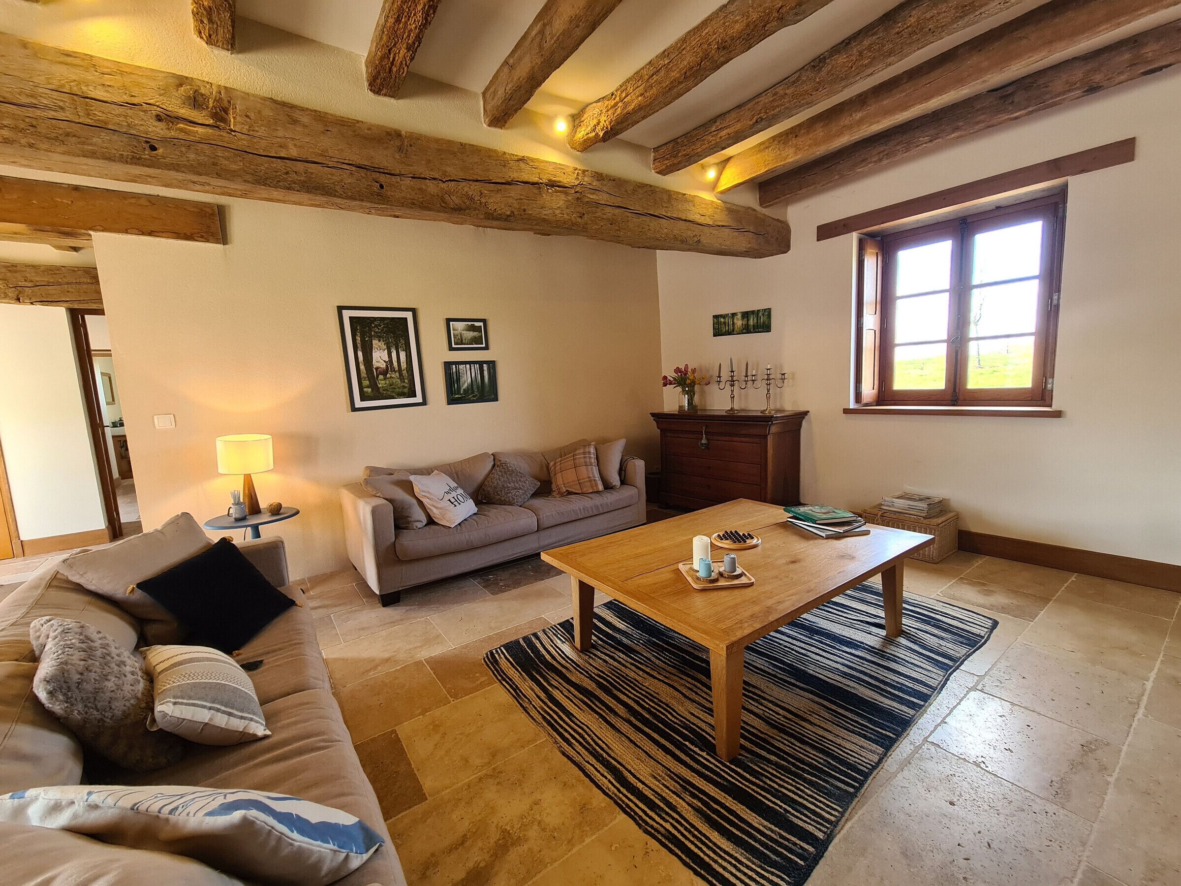 Télévision, cheminée