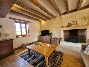 TV, fireplace - Cottage in Berry: nature, biking & fishing (Preaux)