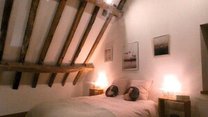 4 slaapkamers, een bureau, gratis wifi, beddengoed