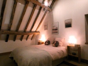 4 bedrooms, desk, free WiFi, bed sheets