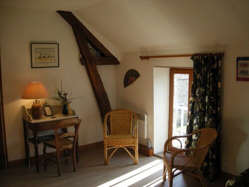 Comfortable rooms on a farm in the heart of Berry