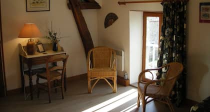 Comfortable rooms on a farm in the heart of Berry