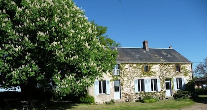 Comfortable rooms on a farm in the heart of Berry