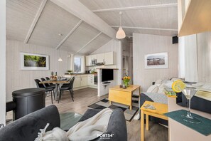 TV, fireplace, DVD player, stereo - "Stay at the Bergnest: Enjoy views and relaxation in the Harz!" (St. Andreasberg)