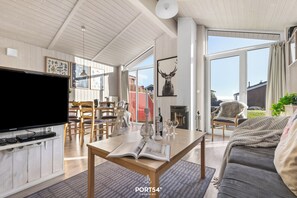 TV, fireplace, DVD player, stereo - Discover the perfect vacation rental in St. Petersburg. Andreasberg, Harz! (St. Andreasberg)