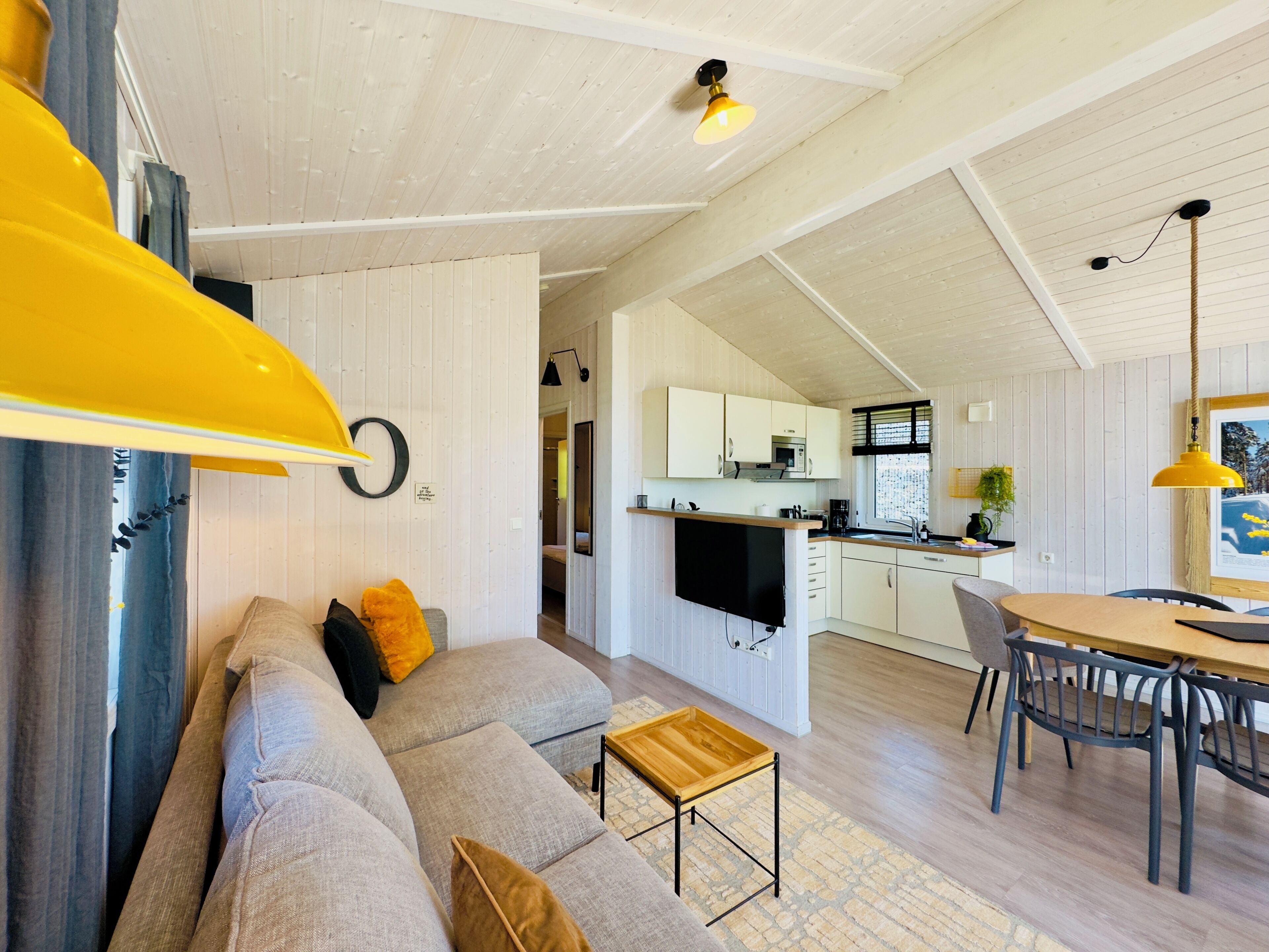 Fernseher, Kamin, DVD-Player, Stereoanlage