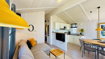 TV, lareira, DVD player, aparelho de som