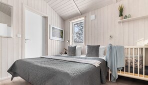 3 bedrooms, travel crib, free WiFi