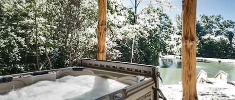 Outdoor spa tub