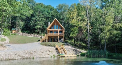 Lakeside Log Cabin | Hot Tub • Arcade • Views
