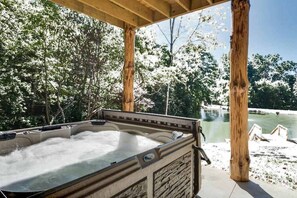 Bañera de hidromasaje al aire libre