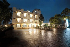 Exterior - Treebo Reveniir Resort with Pool (Mawal)