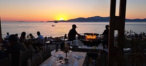 Outdoor dining - Appart 6/8 p, south Ajaccio, terrace and garden, close to beaches by car (Pietrosella)