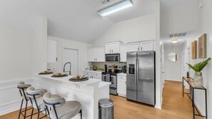Fridge, microwave, oven, stovetop - Modern Cozy Chic Escape (Pooler)