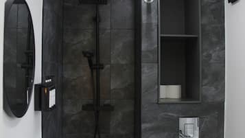 Kamar Double Bisnis | Kamar mandi | Handuk