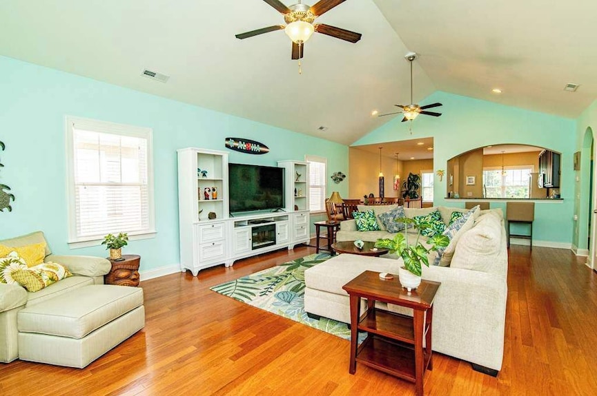 Aloha Breeze Pet Friendly House Near Beach - North Myrtle Beach, SC