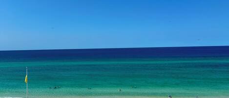 Beach nearby, sun-loungers, beach towels