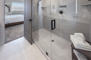 4 habitaciones, escritorio, tabla de planchar con plancha y wifi gratis