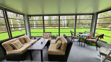 Smart TV, fireplace, DVD player, books