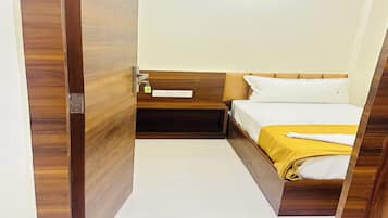 Basic Single Room | Free WiFi, bed sheets