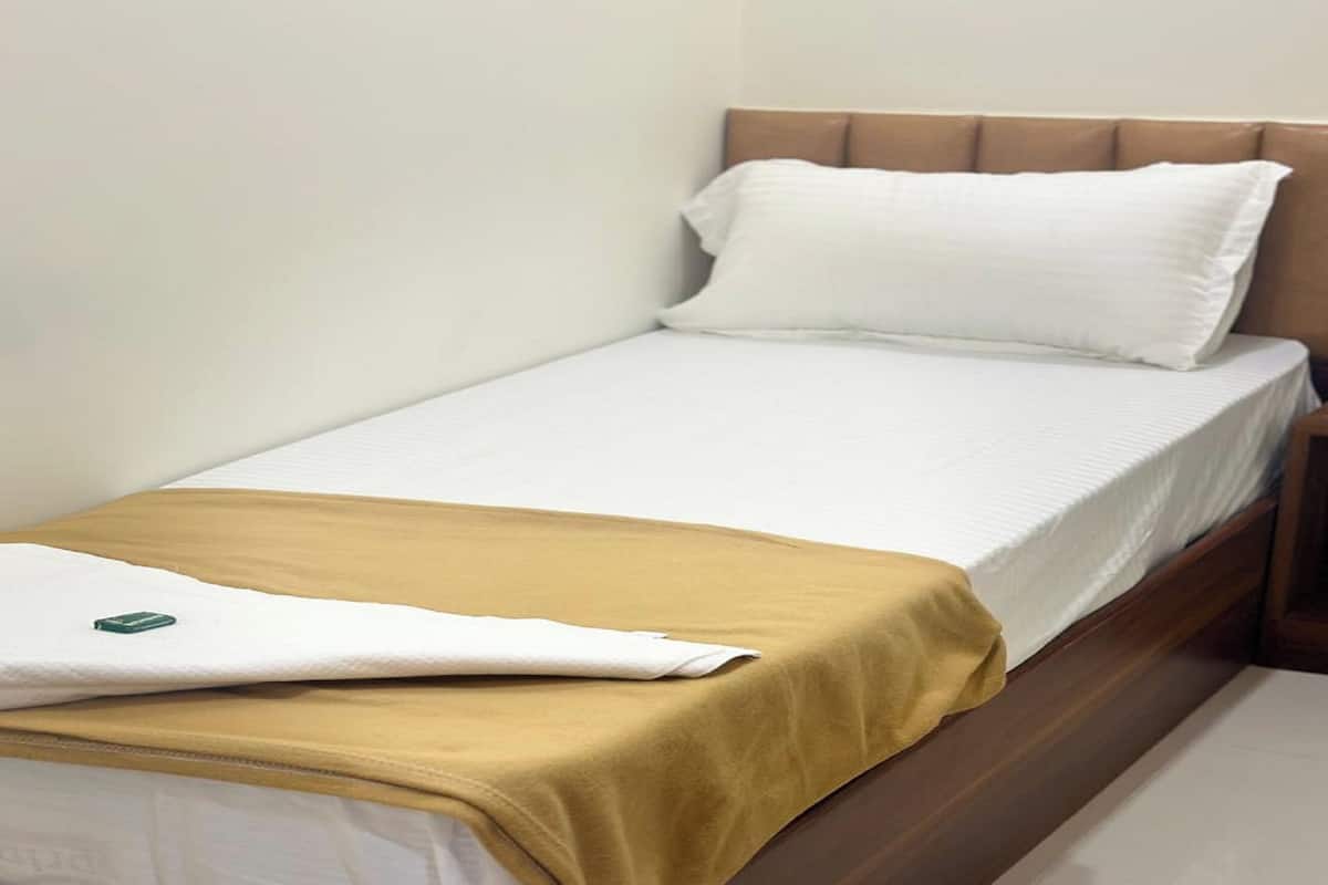 Free WiFi, bed sheets