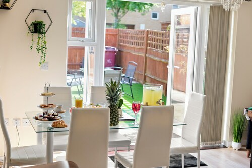 Riverfront Retreat in Reading With Parking